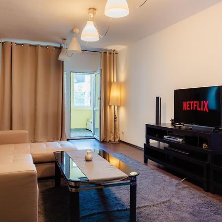 Comfy Apartment With Private Parking And Netflix بوخارست المظهر الخارجي الصورة