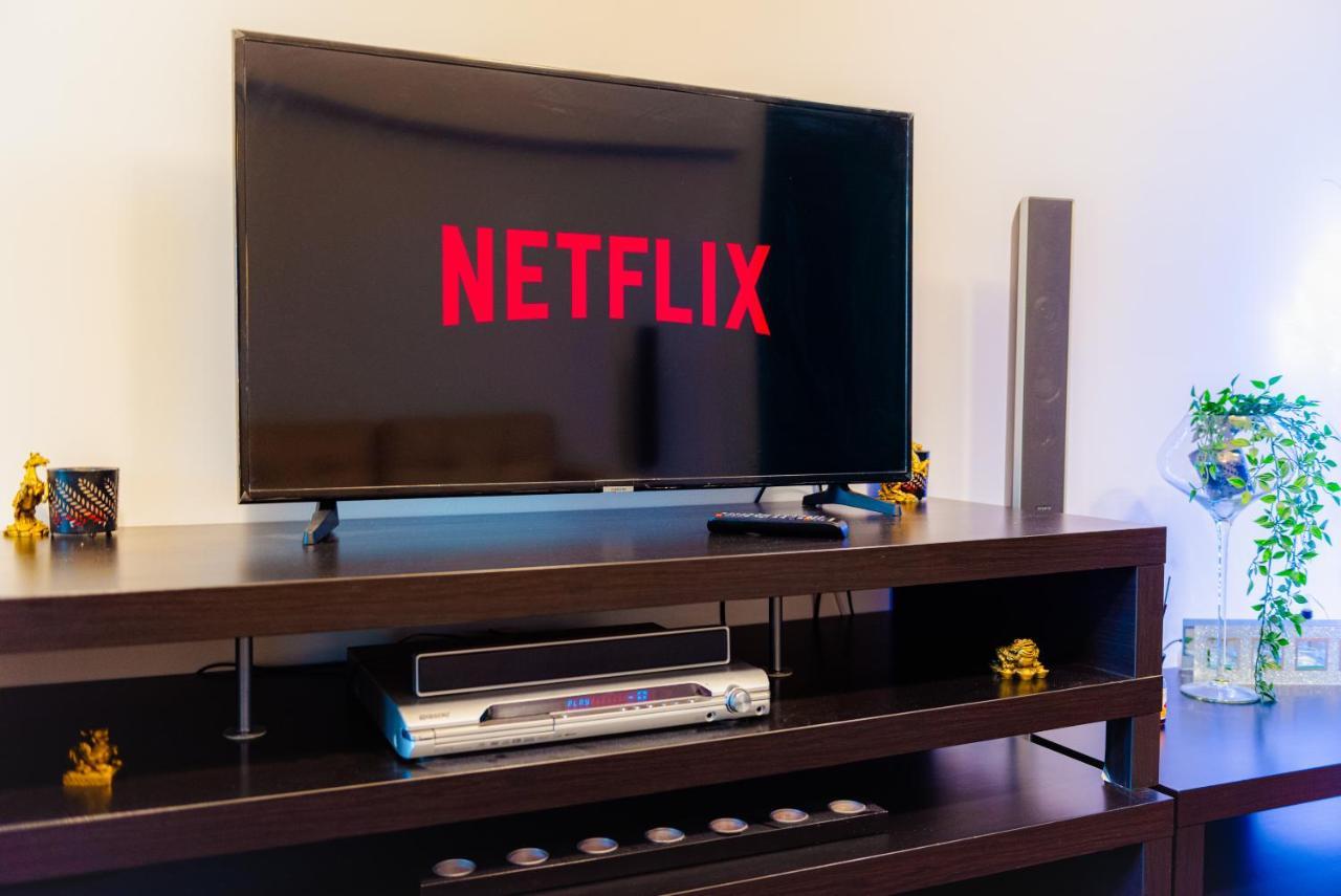 Comfy Apartment With Private Parking And Netflix بوخارست المظهر الخارجي الصورة