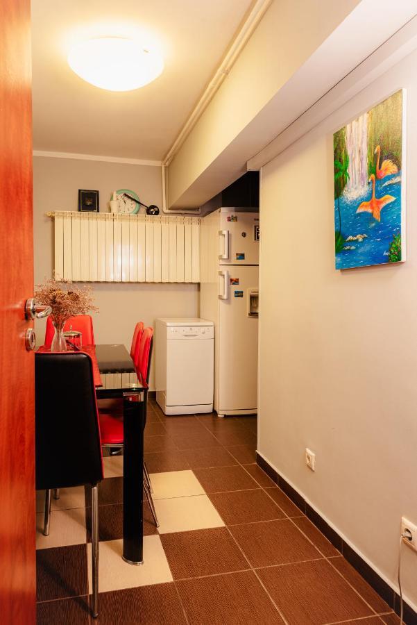 Comfy Apartment With Private Parking And Netflix بوخارست المظهر الخارجي الصورة